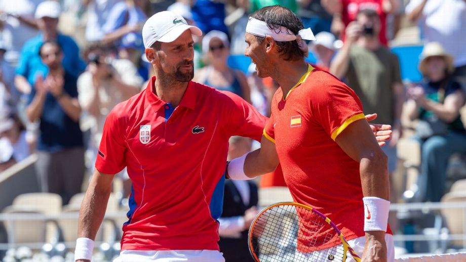 Djokovic e Nadal se abraçam antes de mais um duelo em Roland Garros